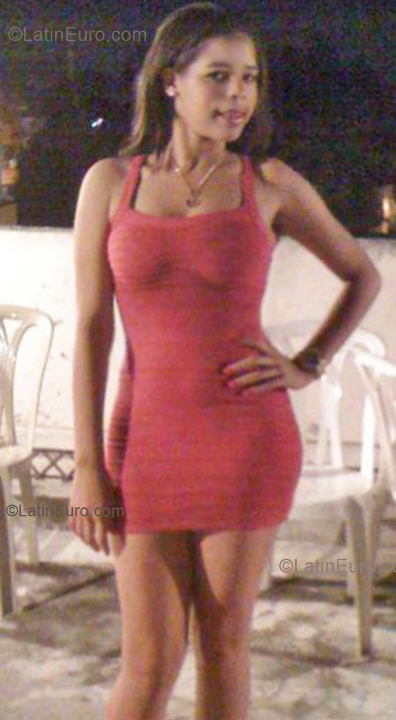 Date this delightful Dominican Republic girl Yohanna from Santo Dominqo DO10104