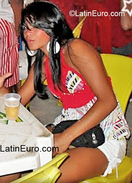 Date this nice looking Brazil girl Cida from Brasilia BR6263