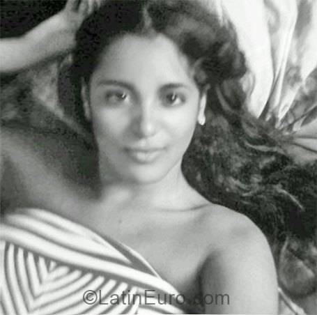 Date this sensual Dominican Republic girl Maria from Santo Domingo DO10725