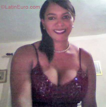 Date this stunning Dominican Republic girl Yully from Santo Domingo DO10133
