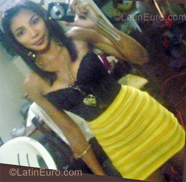 Date this athletic Dominican Republic girl BARBIEE from Santo Domingo DO10159