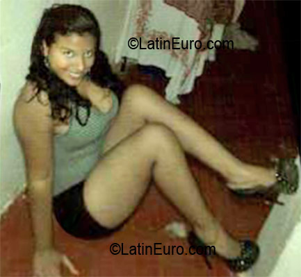 Date this charming Dominican Republic girl Emely from Santo Domingo DO10165