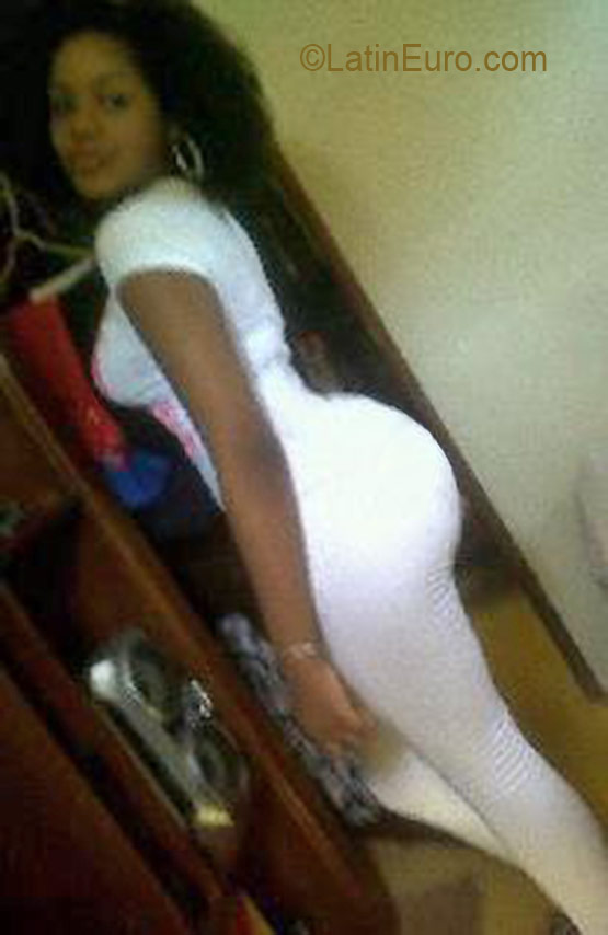 Date this attractive Dominican Republic girl Elaine from Santo Domingo DO10167