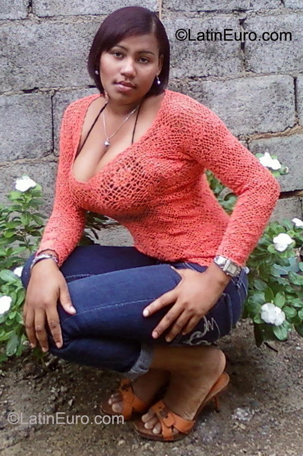 Date this lovely Dominican Republic girl Nurveri from Santiago DO10202