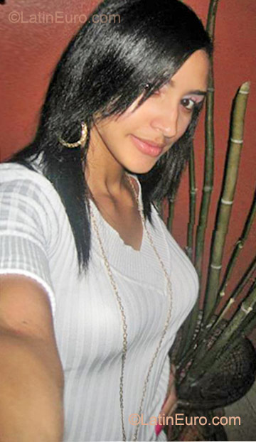 Date this good-looking Dominican Republic girl Leisy from Jarabacoa DO11541