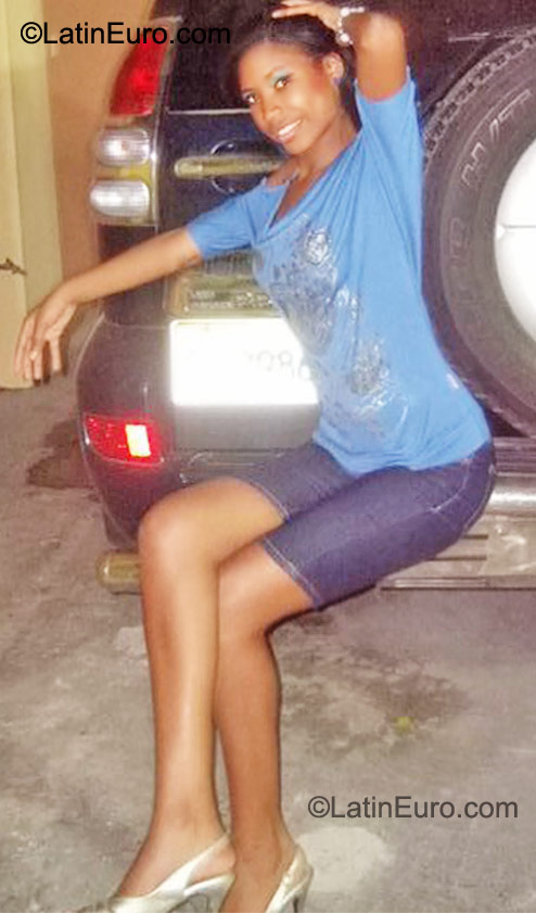 Date this foxy Dominican Republic girl Andreina from Santiago DO10254