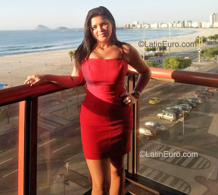 Date this good-looking Brazil girl Emerian from Rio de Janeiro BR6305