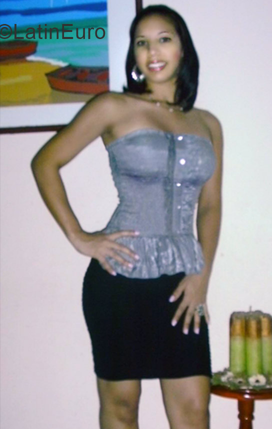 Date this foxy Dominican Republic girl Lissa from Santiago DO10299