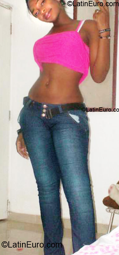 Date this gorgeous Dominican Republic girl Viviana from Santiago DO10350