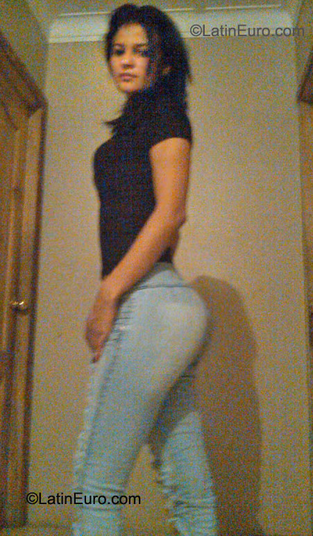 Date this pretty Ecuador girl Hanna77 from Guayaguil EC142