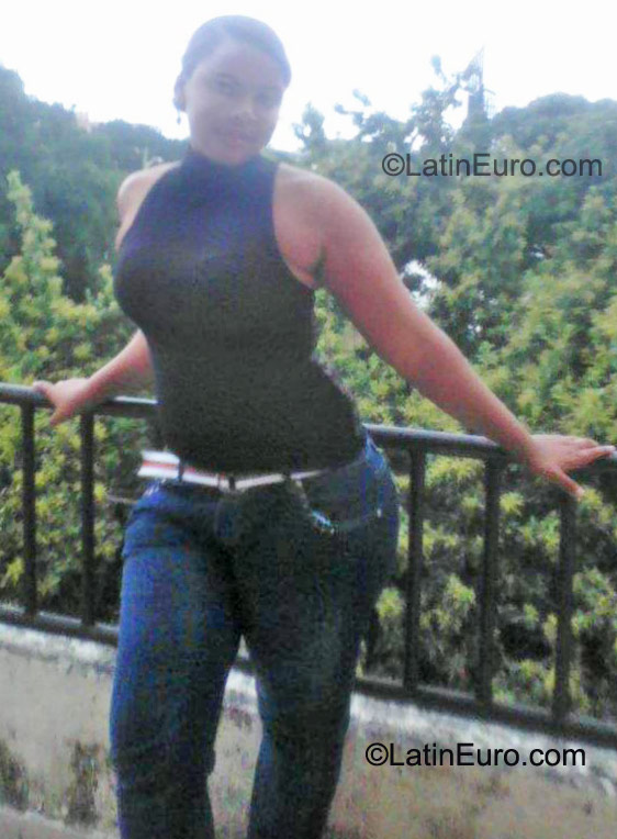 Date this hard body Dominican Republic girl Heny from Santo Domingo DO10385