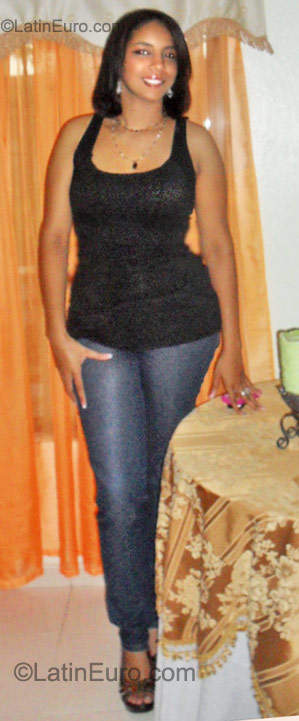 Date this pretty Dominican Republic girl GREY from La Vega DO10411