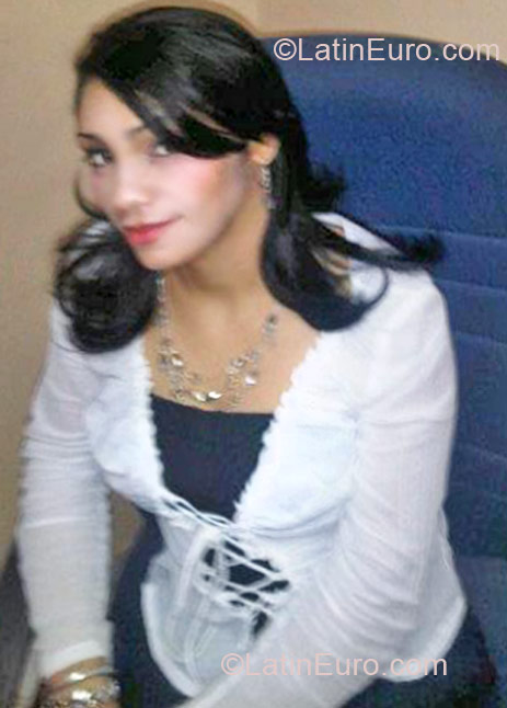 Date this gorgeous Dominican Republic girl Michelle from Santo Domingo DO10417
