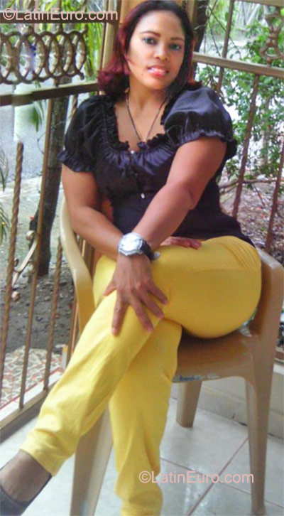 Date this nice looking Dominican Republic girl Midred from Santiago DO10421