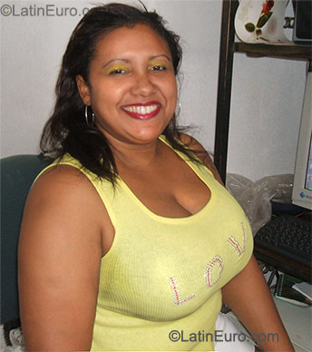 Date this attractive Dominican Republic girl Noemi from Santiago DO10422