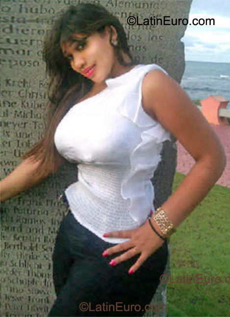 Date this delightful Dominican Republic girl Rossy from La Vega DO10444