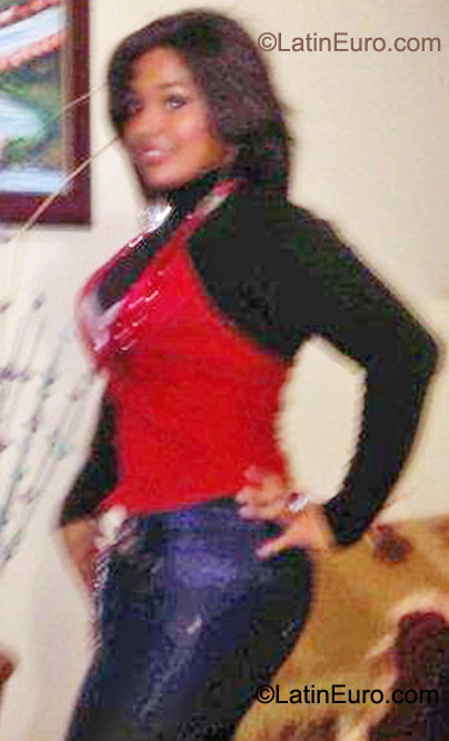 Date this hard body Dominican Republic girl Carolina from Santo Domingo DO10486