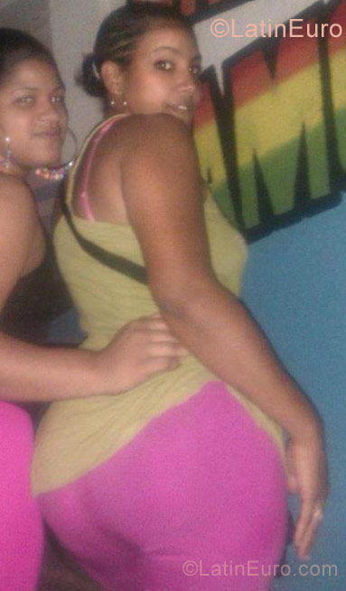 Date this good-looking Dominican Republic girl Wanda from Santo Domingo DO10516