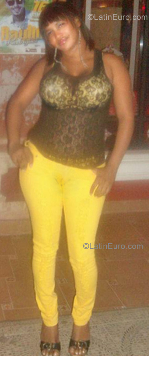 Date this beautiful Dominican Republic girl Angela from Santiago DO10524