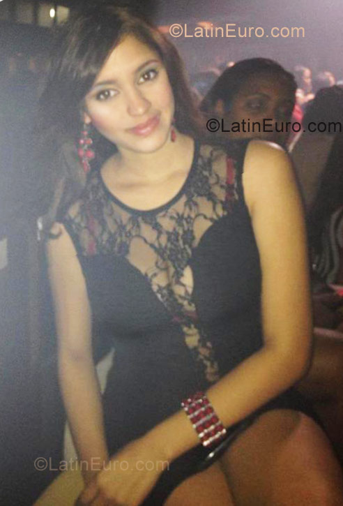Date this lovely Dominican Republic girl Ambar from Santiago DO10541