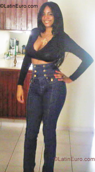 Date this nice looking Dominican Republic girl Anali02 from Santo Domingo DO12264