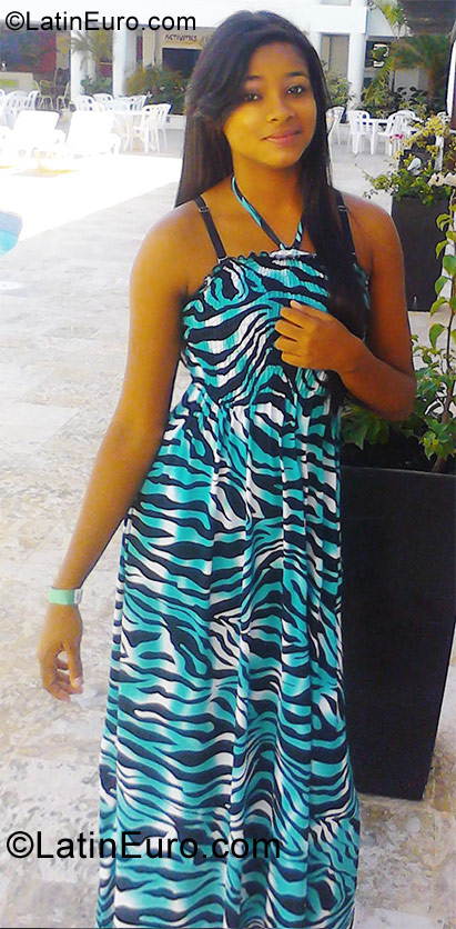 Date this hot Dominican Republic girl Ana from Santiago DO10617