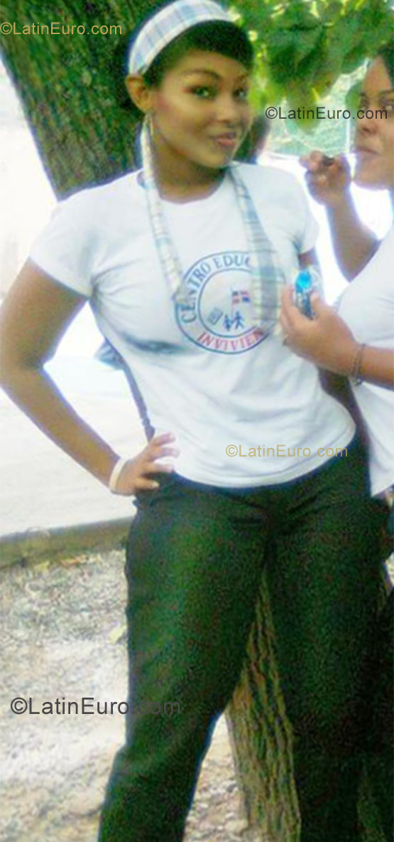 Date this young Dominican Republic girl Alexandra from Santo Domingo DO10640