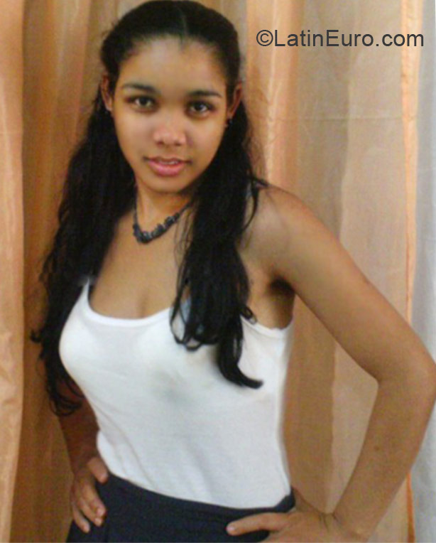Date this sultry Dominican Republic girl Lamasbella0707 from Santo Domingo DO10671