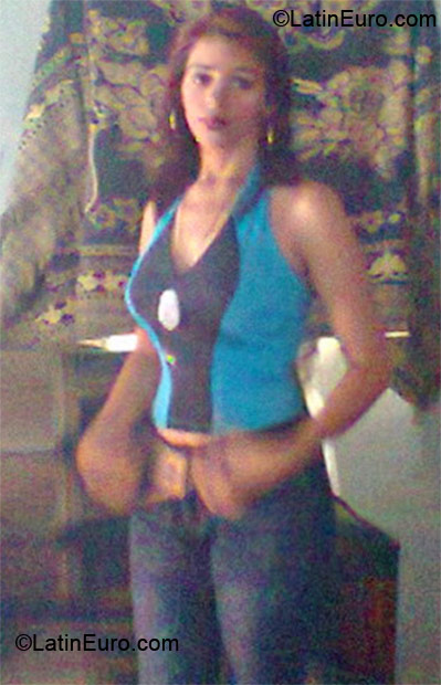 Date this fun El Salvador girl Yessenia from Sensunepeque SV39