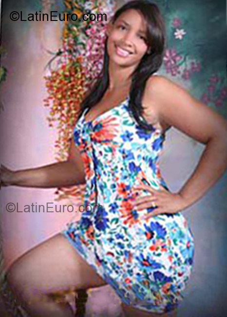 Date this cute Dominican Republic girl Karen from La Vega DO10694