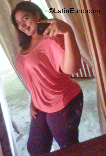 Date this foxy Dominican Republic girl Madelin from Montecristi DO10703