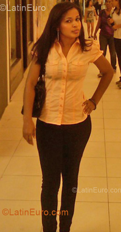 Date this athletic Dominican Republic girl Amaya from Moca DO10728