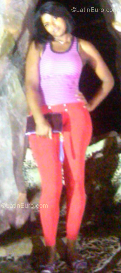 Date this good-looking Dominican Republic girl Malu19911 from Santo Domingo DO10773