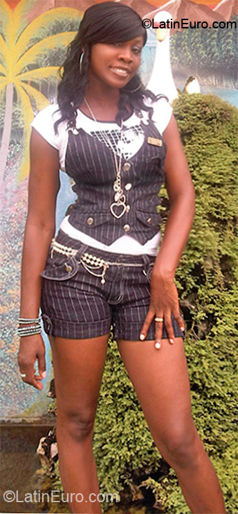 Date this attractive Jamaica girl Deli from Montego Bay JM490