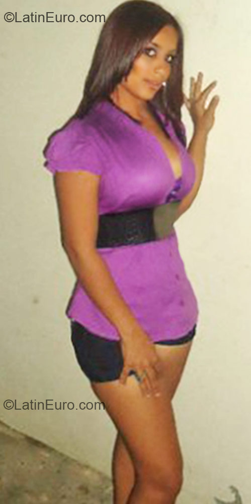Date this charming Dominican Republic girl Carolina from Santiago DO10787