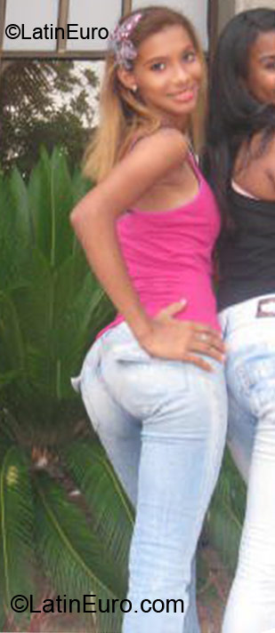 Date this delightful Dominican Republic girl Gessy from Santo Domingo DO10867