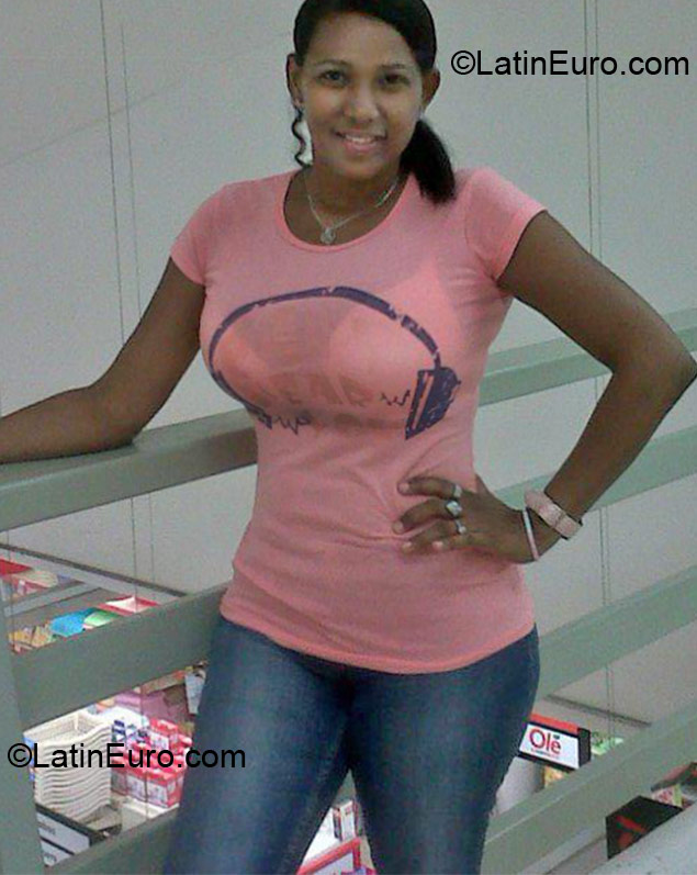 Date this fun Dominican Republic girl Jessica from Santo Domingo DO10869