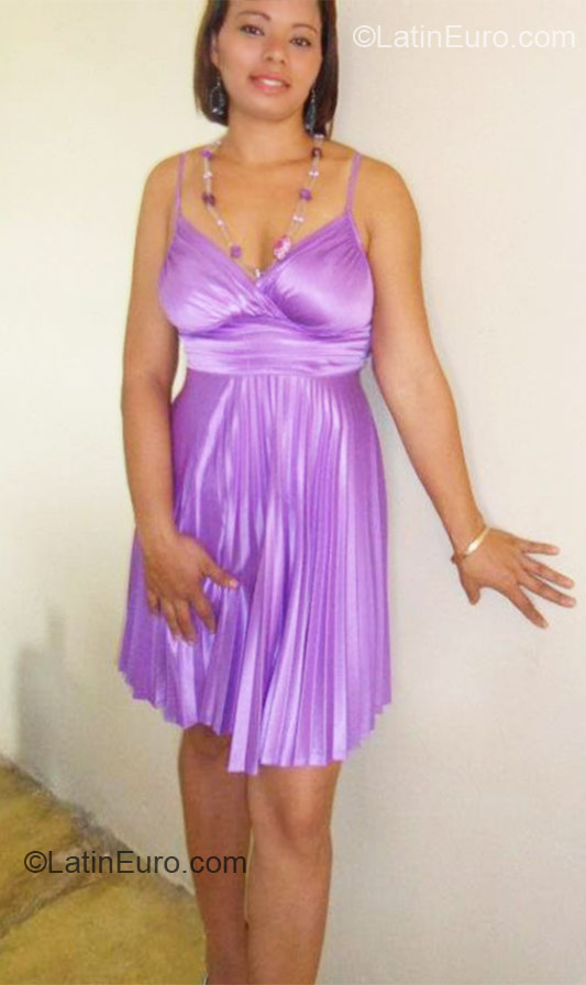 Date this voluptuous Dominican Republic girl Caridad from Santo Domingo DO10907