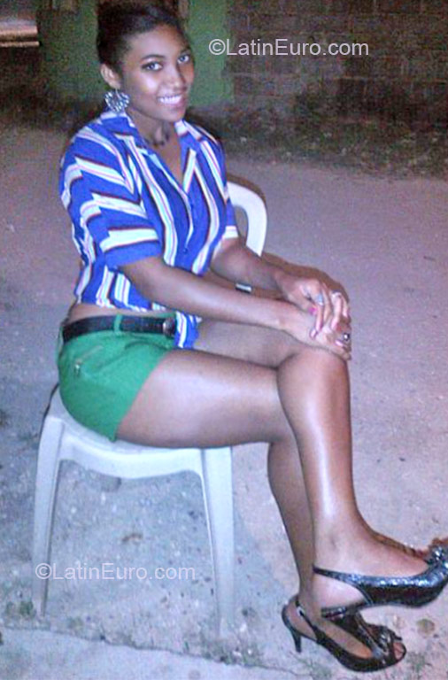 Date this gorgeous Dominican Republic girl Luisa from Santo Domingo DO10913