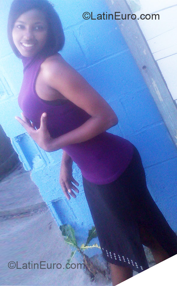 Date this georgeous Dominican Republic girl Naiorbi from Santo Domingo DO10921
