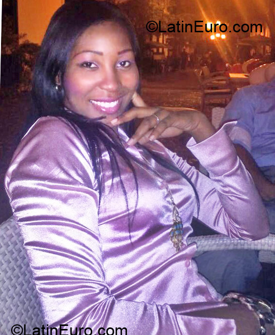 Date this nice looking Dominican Republic girl Rose from Santo Domingo DO10926