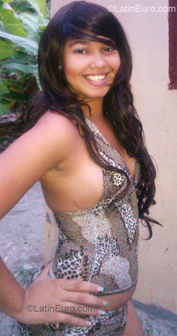 Date this exotic Dominican Republic girl Katherine from Santo Domingo DO10936