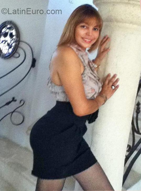 Date this gorgeous Dominican Republic girl Ninoska from Santo Domingo DO19693