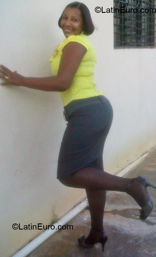 Date this georgeous Dominican Republic girl Candida from Higuey DO10994