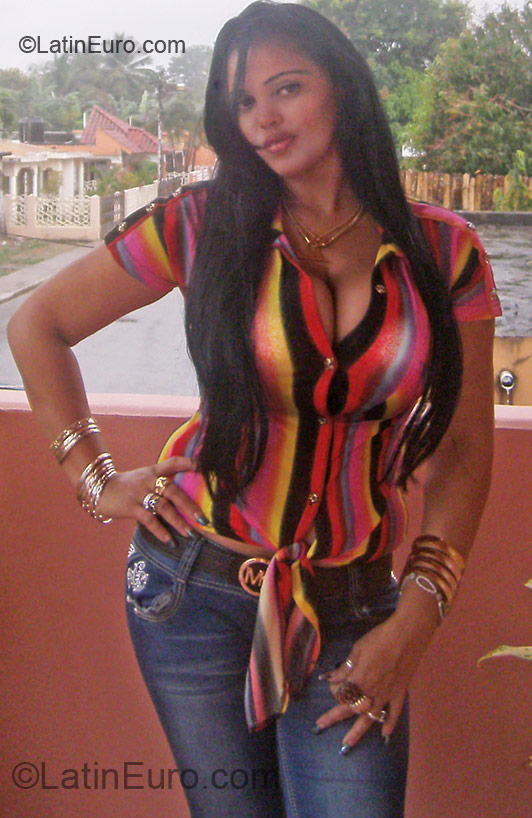 Date this sensual Dominican Republic girl Rose from Santiago DO11011