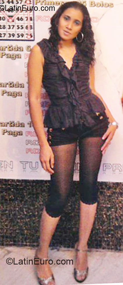 Date this young Dominican Republic girl Minoska from Santo Domingo DO11038