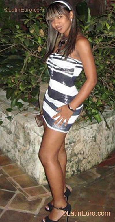 Date this nice looking Dominican Republic girl Yeimi from Haina DO11106