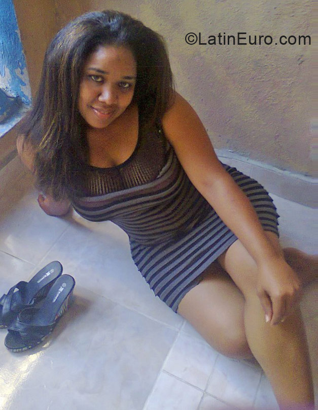 Date this cute Dominican Republic girl Tania from Santo Domingo DO11091