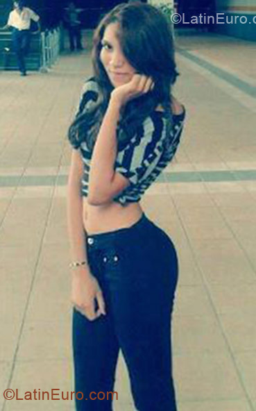 Date this pretty Dominican Republic girl Kathy from Santo Domingo DO11113