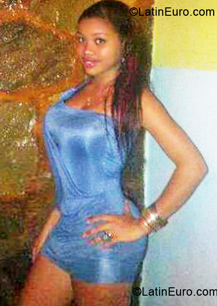 Date this cute Dominican Republic girl ALONDRi from Haina DO11118